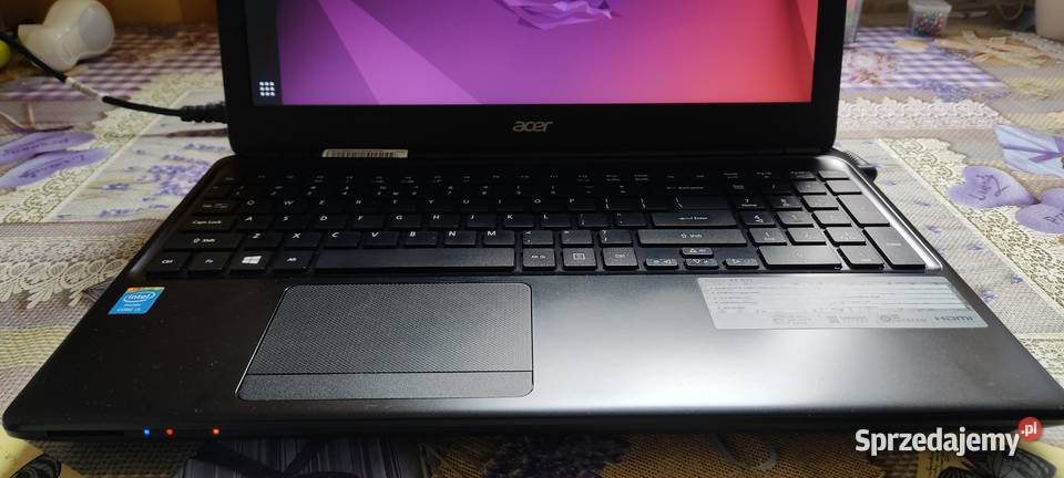 Laptop Acer Aspire E1572 z zasilaczem myszą i