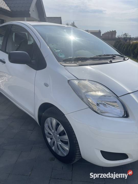 Toyota Yaris 10 benzyna 69 140 Ekonomiczne i Rosochata
