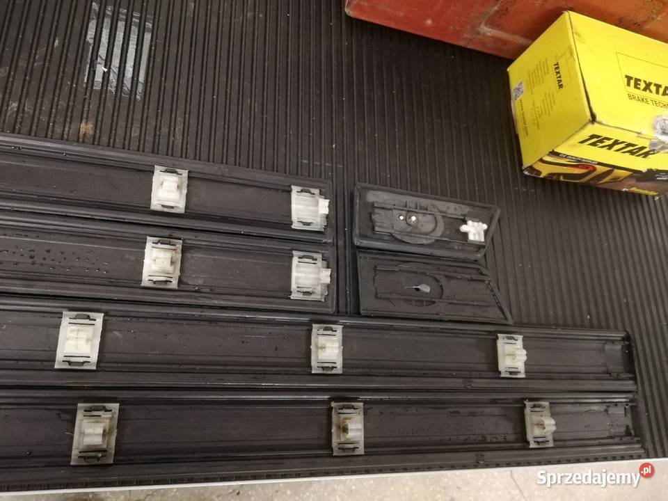 Audi 100 listwy górne drzwi i błotników Gdańsk