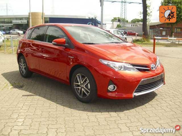 Toyota Auris czerwony 1800cm3 Gdynia