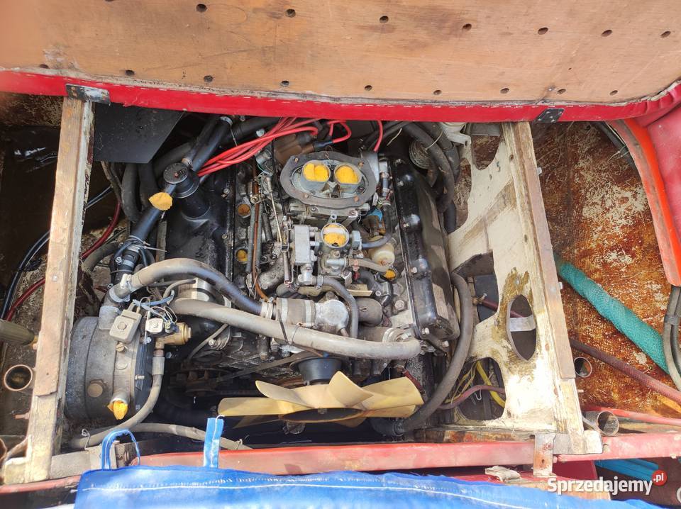 Łódź motorowa na zamówienie napęd strugowy V6