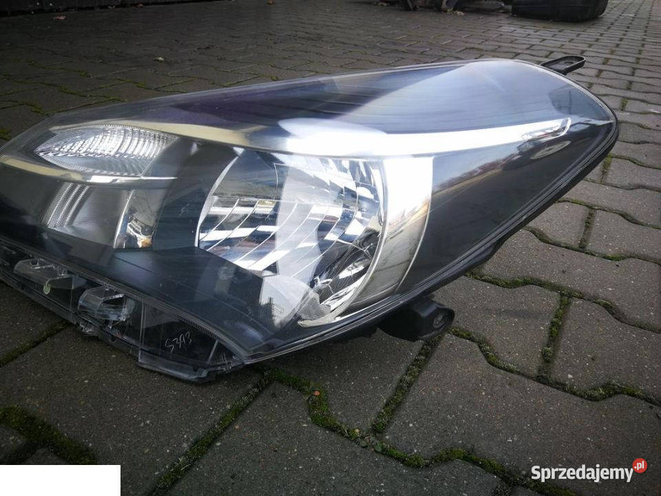 TOYOTA YARIS III LIFT REFLEKTOR Kozubszczyzna