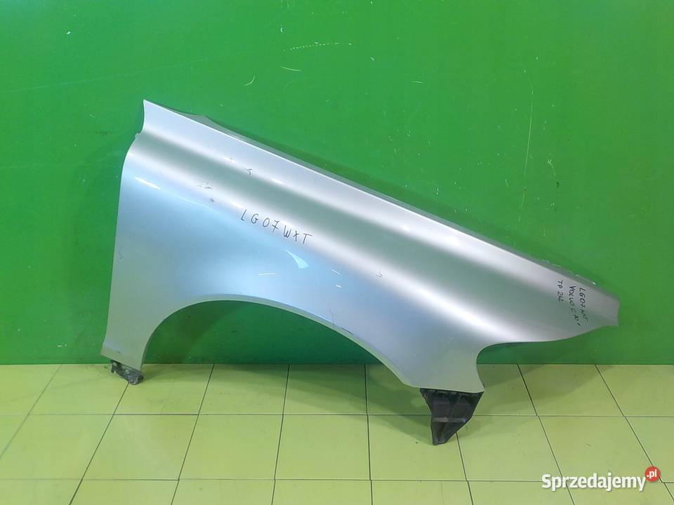 VOLVO C70 II 24 D AUT 07r 2D blotnik prawy przod osobowe Suków sprzedam