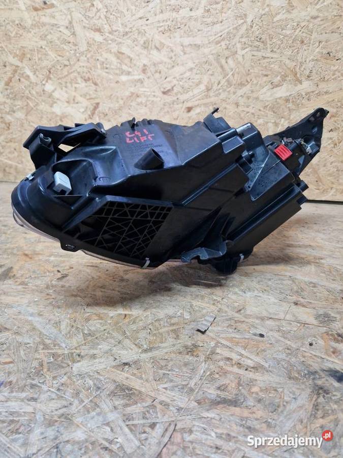 Citroen C4 1 lift Lampa przód prawy prawy przód Złotoryja