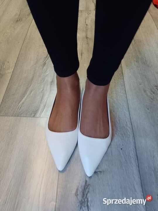 40 Białe baleriny wieczorowe z odkrytą piętą