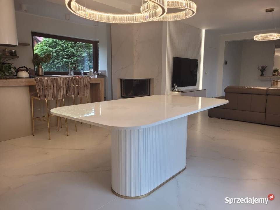 Stół COMODO II złoty dekor pod nogą jadalnia małopolskie Gierałtowiczki