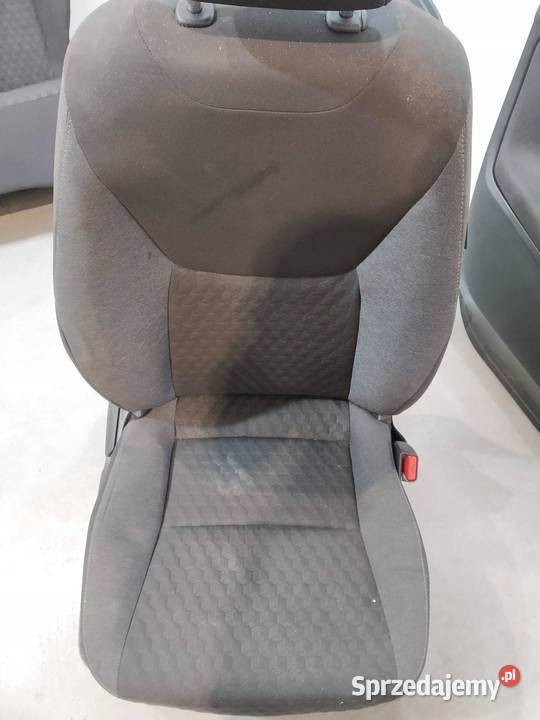 FOTELE KANAPA BOCZKI KOMPLET EU 5D Toyota Yaris sprzedam