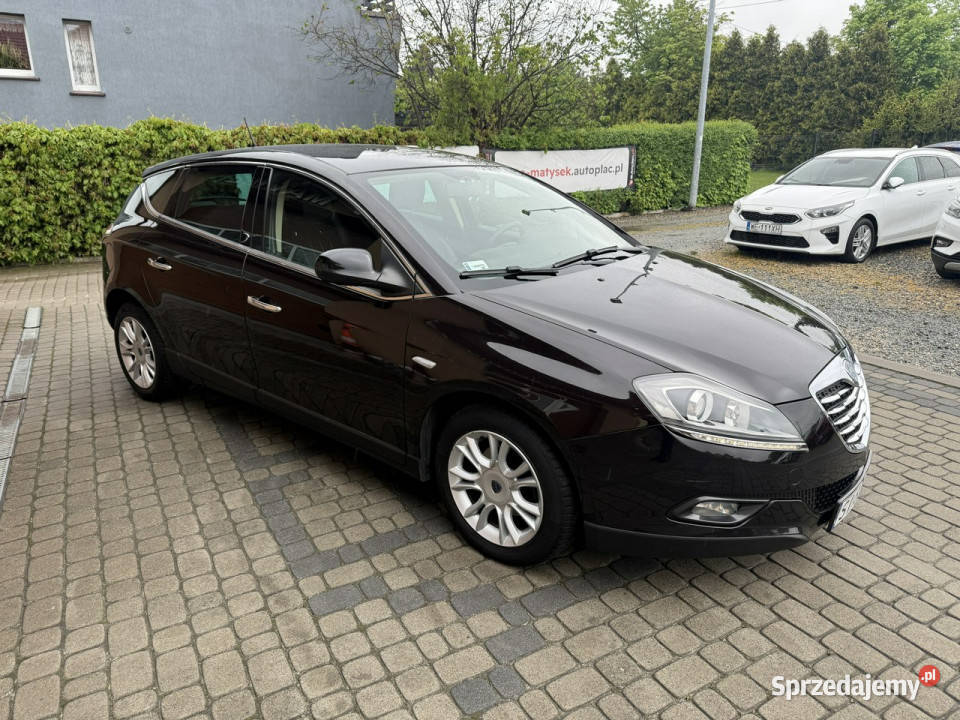 Lancia Delta 14 120 Klimatronik Navi III 2008 4/5 Delta Orzech