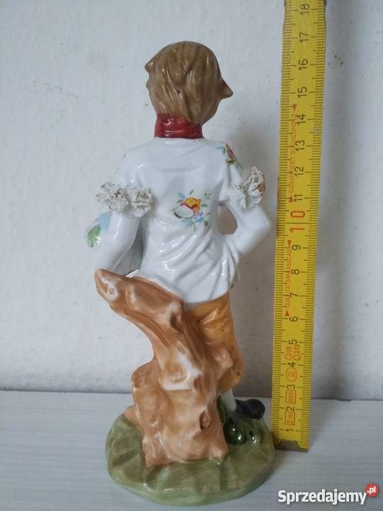 Figurka młodzieniec z koszem małopolskie Ropa