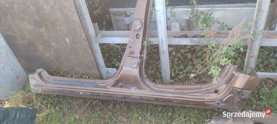 DACIA DUSTER I próg słupek prawy lewy Kielce sprzedam