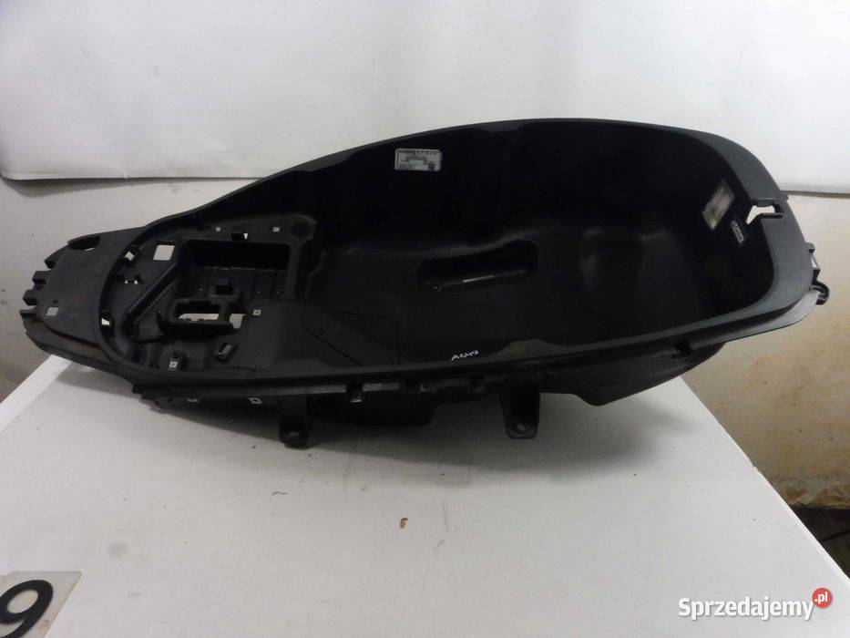 Piaggio MP3 500 wypełnienie pod siedzenie 1420r Poznań