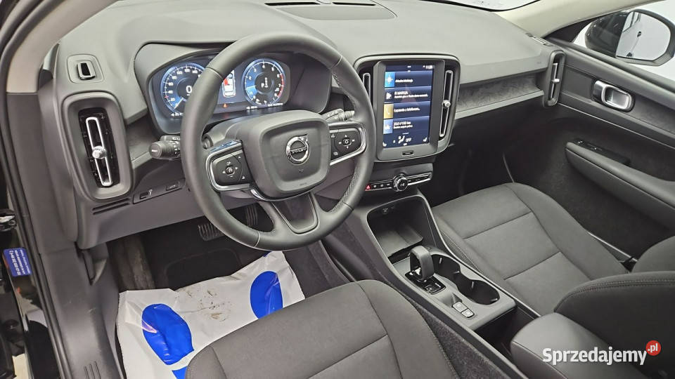 Volvo XC 40 T2 Essential aut Z Polskiego Salonu Warszawa
