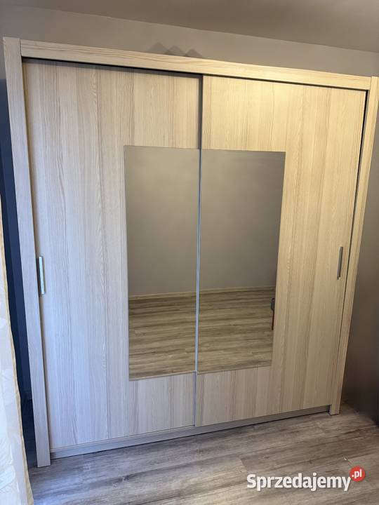 Szafa z drzwiami przesuwnymi
