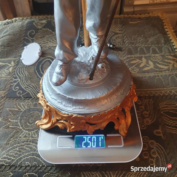 Figuralnasygnowana podstawa do naftowejświecznik Wrocław