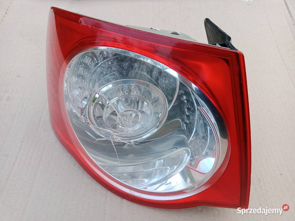 Lampa lewa tył VW Jetta 3 uszkodzona Biadki
