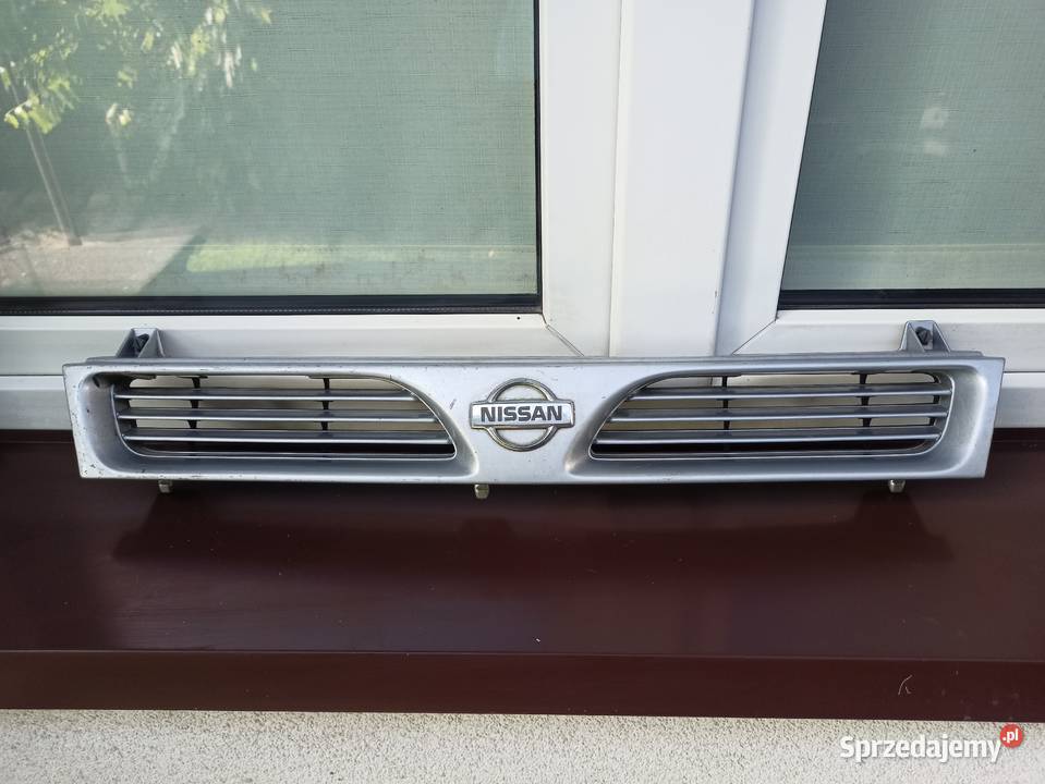 Nissan Sunny N14 grill atrapa przednia chłodnicy sprzedam