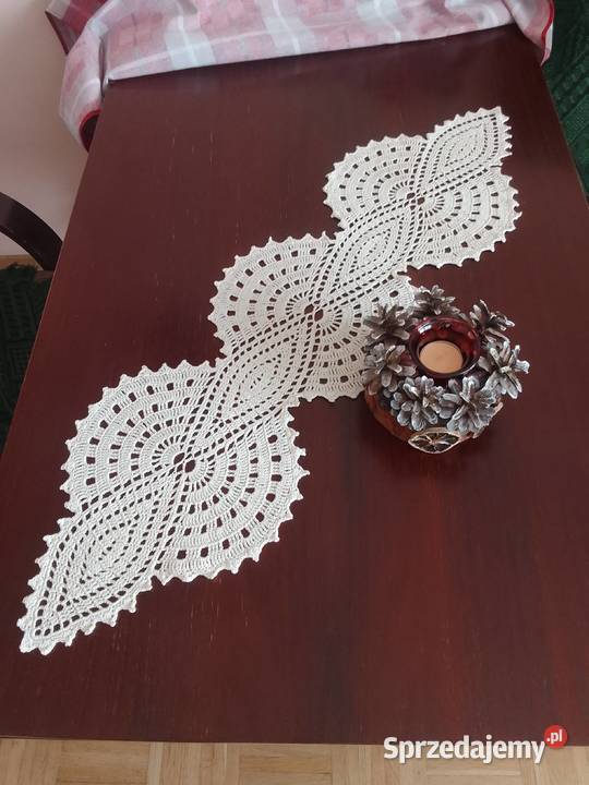Bieżnik szydełkowy serweta rękodzieło prezent beżowy Garbów