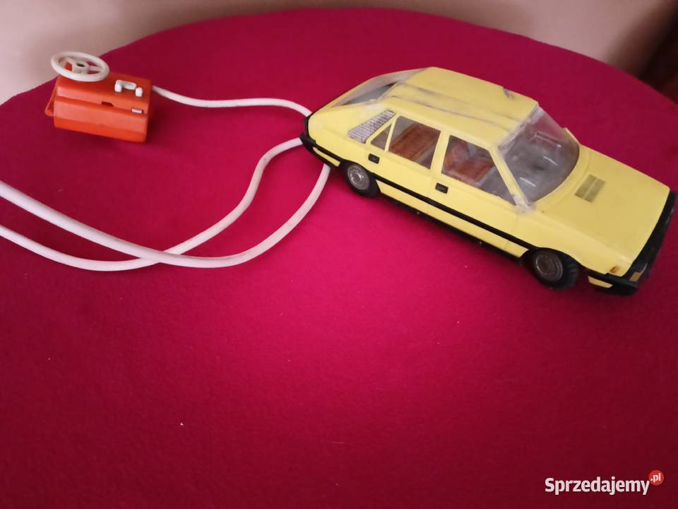 Zabawka PRL Polonez na kabel podkarpackie