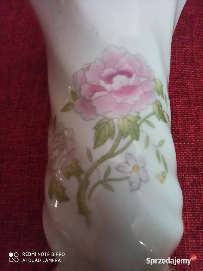 Wazon z różową różą Na białej porcelanie Porcelana i szkło Gdańsk