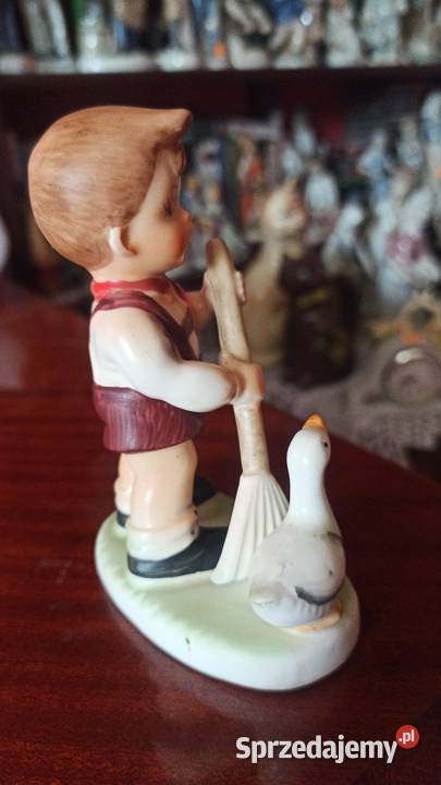 Figurka chłopca z gąską Porcelana i szkło pomorskie Gdańsk