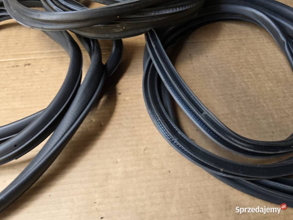 Subaru Outback IV BR BRD uszczelki wnęki drzwi dolnośląskie Legnica