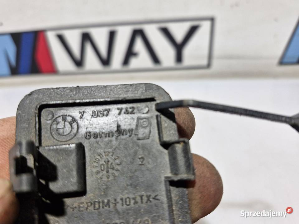 BMW 3 E46 ZAŚLEPKA HAKA ZDERZAKA TYŁ 7037742