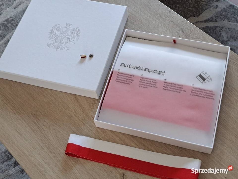 Flaga Polski W Pudełku Orzeł Orzełek Radom