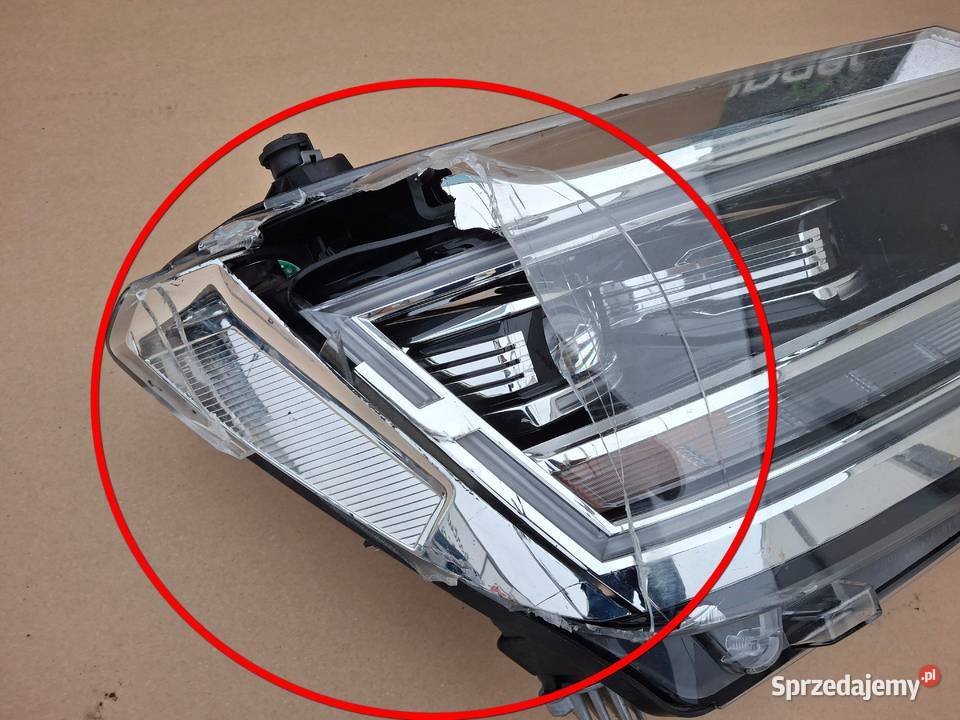 VW CRAFTER II MAN TGE REFLEKTOR PRAWY FULL LED Bieleń