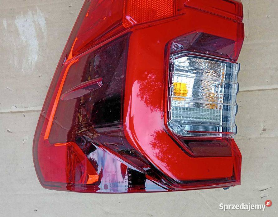 Toyota Hilux VIII Lift Led lampa tylna lewa lewe Przeźmierowo