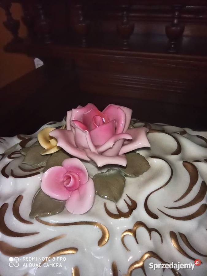 Puzdro Dresden z różyczką na pokrywce Gdańsk