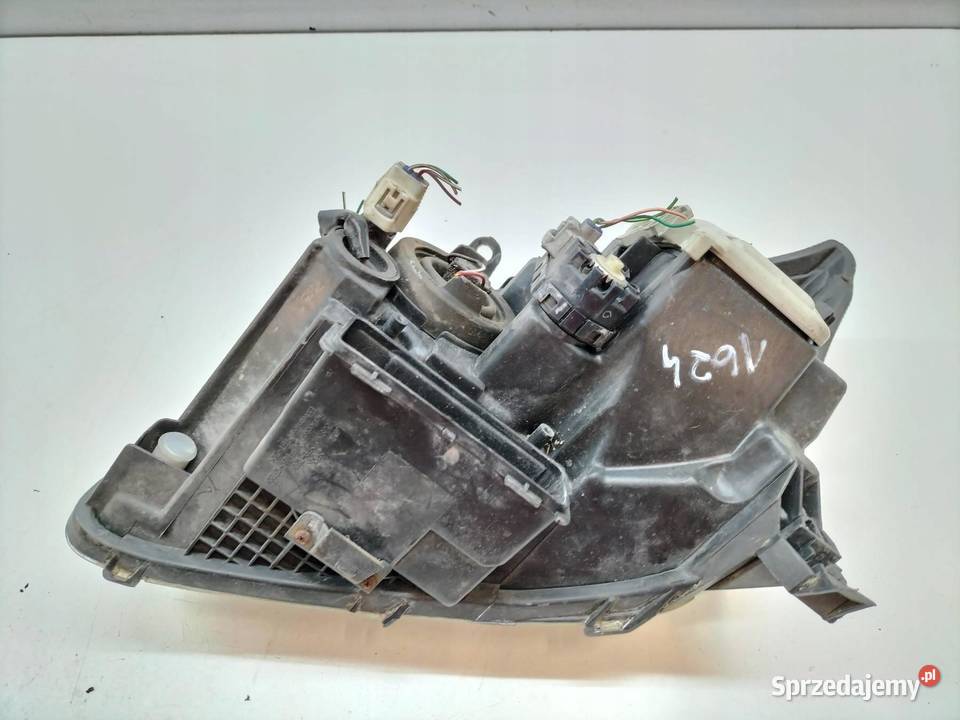 LAMPA PRZÓD PRAWA SOCZEWKA T25 Toyota Avensis II Rok produkcji 2004 Lampy przednie