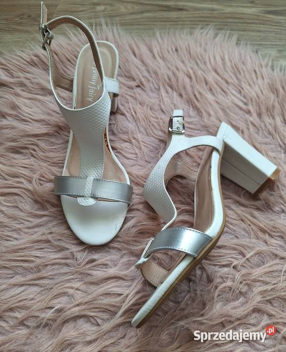 Śliczne białe wężowe sandałki buty na obcasie Sandały i klapki