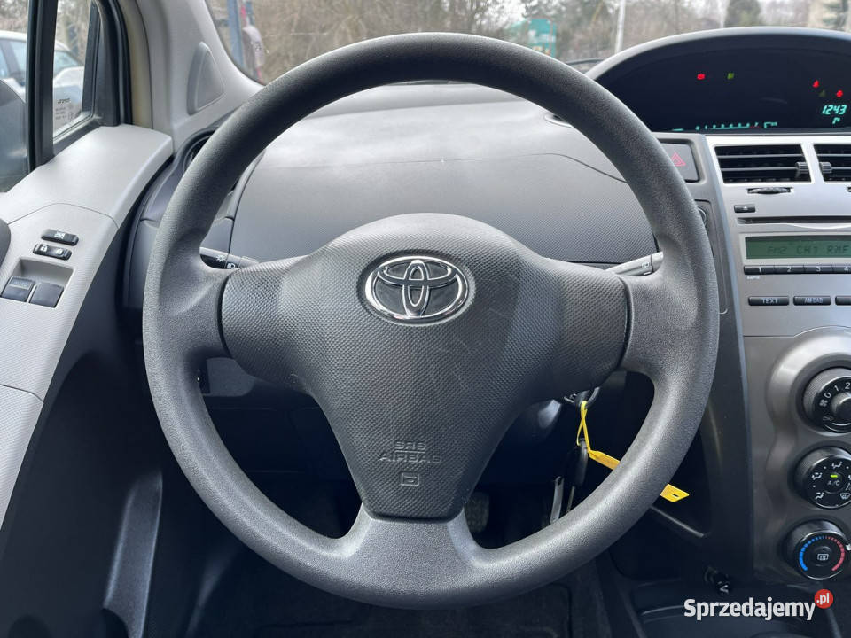 Toyota Yaris 13 1wł 56 Klima 6biegów El szyby Częstochowa sprzedam