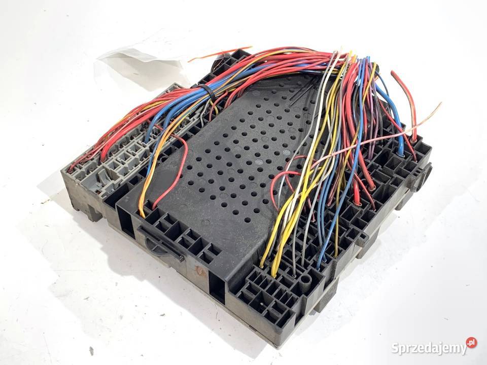 SKRZYNKA BEZPIECZNIKÓW VOLVO S60 I 8622520