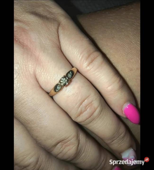 Pierścionek zaręczynowy z diamentami 585