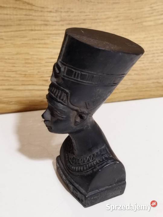 Kolekcjnerska figurka z Egiptu przedstawiająca Inowrocław