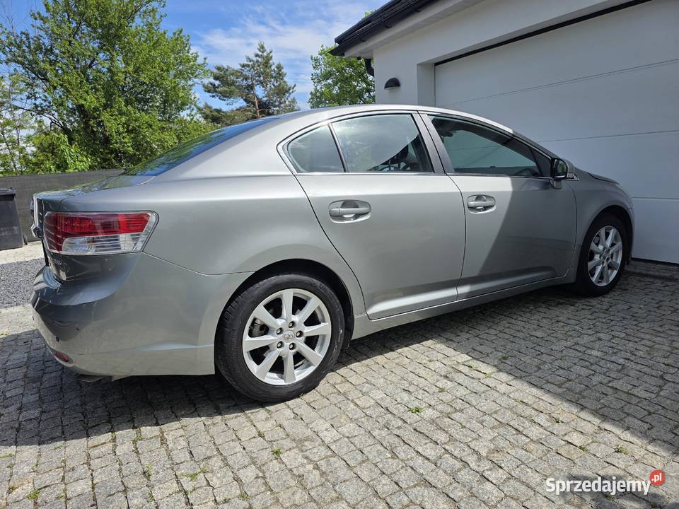 Toyota Avensis 18 SOL Plus produkcji 2009 Rok produkcji 2009 Oborniki Śląskie