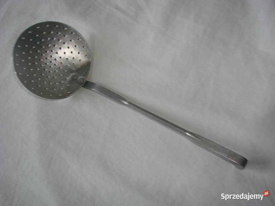 stary aluminiowy cedzak
