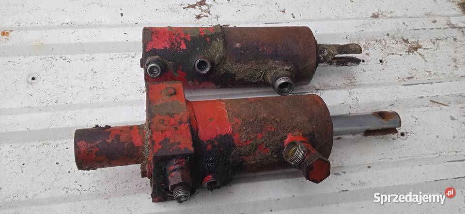 Rozdzielacz z wężami i siłowniki do wycinarki Gostynin