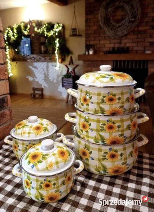 209 Zestaw 5 garnków z pokrywkami emaliowanych