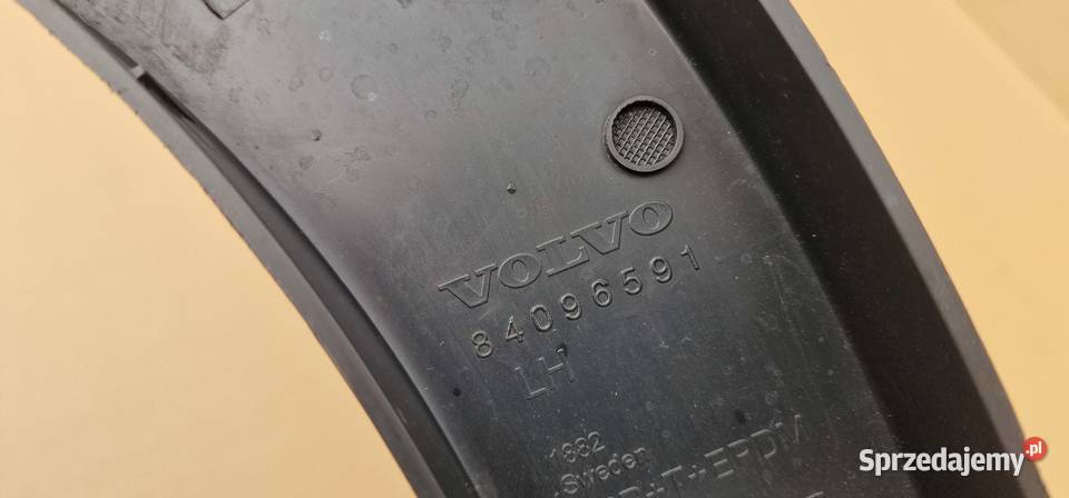 VOLVO FH4 LISTWA KABINY NADKOLA LEWA ORYGINAŁ ciężarowe Bieleń