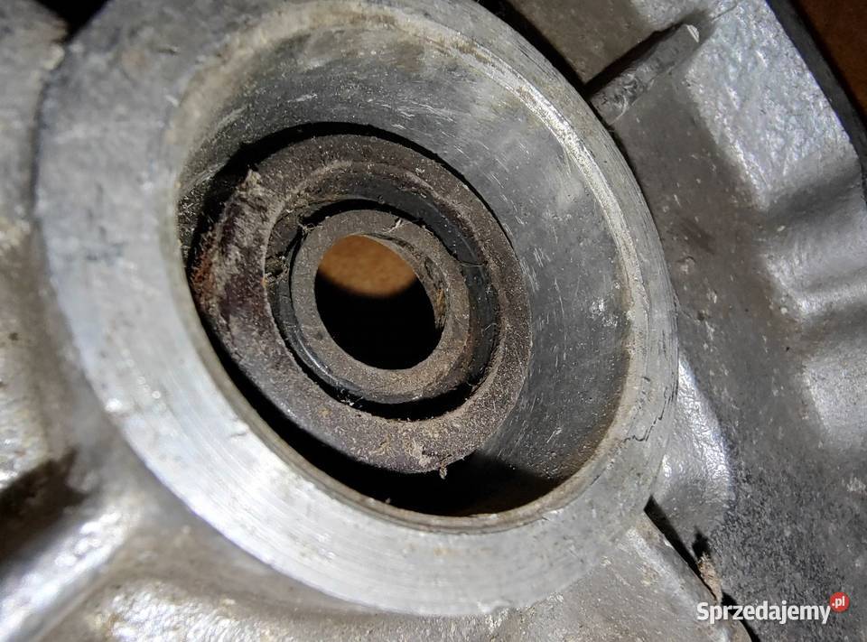 Dekiel pokrywa rozrządu silnika Ural M61 Leszno