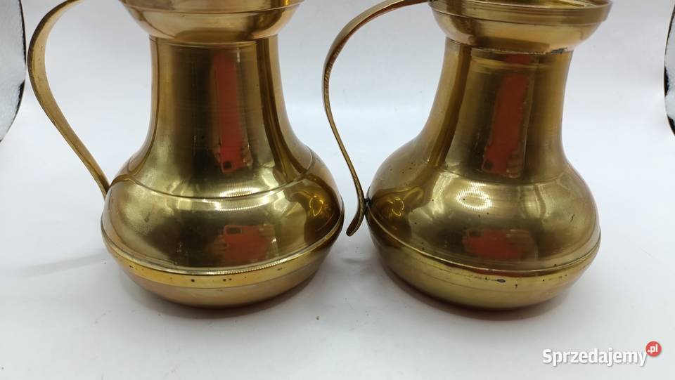 Dwa stare mosiężne dzbanki do dekoracji Zamość
