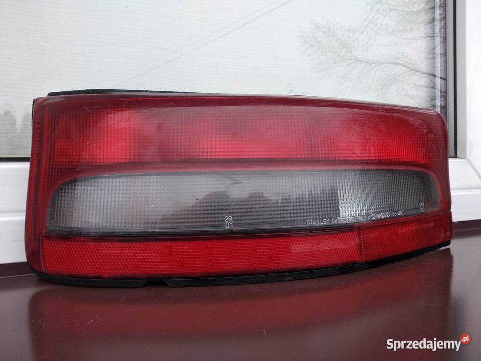 Mazda 323 BG hatchback HB lampa tył tylna lewa łódzkie Sieradz