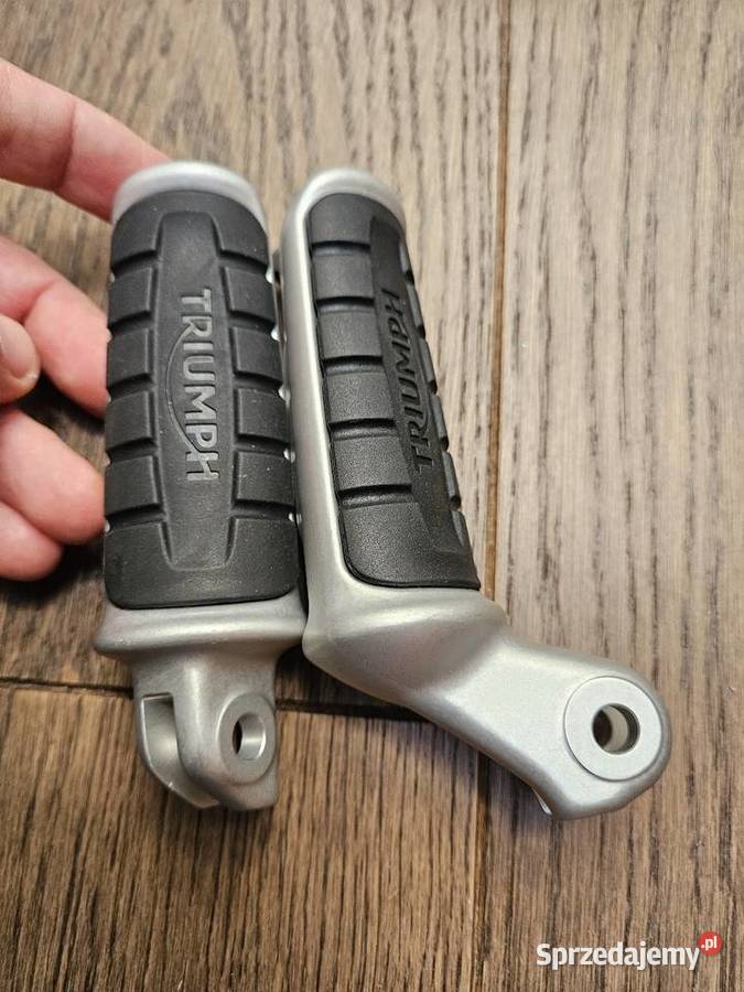 Triumlh 1200 bobber footrest podnóżek nowy