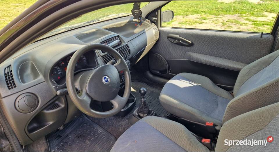 Ładny Fiat Punto nieuszkodzony
