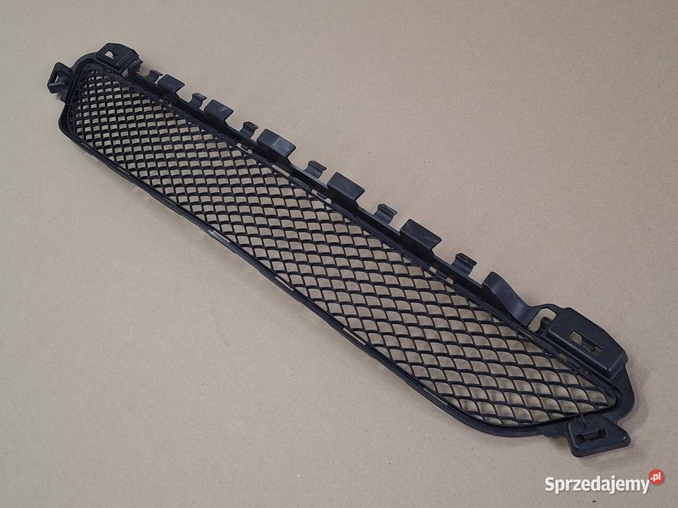 MERCEDES CKLASA W205 KRATKA ZDERZAKA PRZÓD