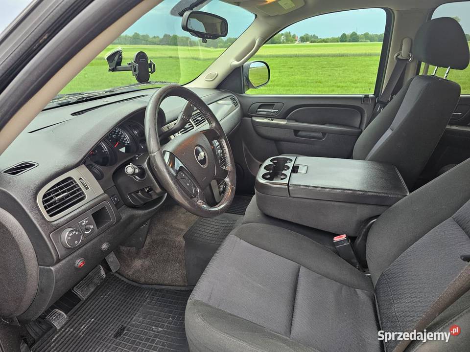 Chevrolet Suburban 53L V8 320 LPG 9 osobowy RWD 403000km Józefów