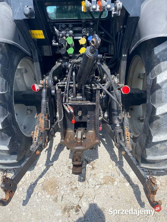 Używany Ciągnik rolniczy HATTAT T4110 4WD Rzędziany