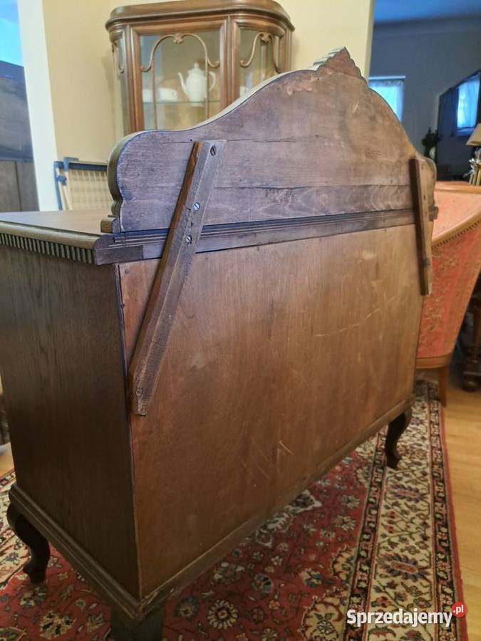 Śliczna komoda ludwikowska z koroną Meble Myślibórz